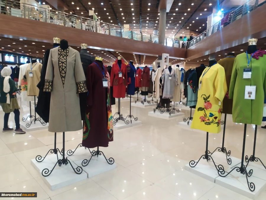 بازدید همکاران رشته طراحی دوخت  دانشکده فنی و حرفه ای دختران خرم آباد از نهمین جشنواره بین المللی مد و لباس فجر 7