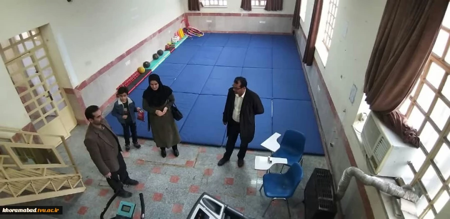 بازدید رئیس دانشکده فنی و حرفه ای دختران خرم آباد از خوابگاه دختران دانشکده  3