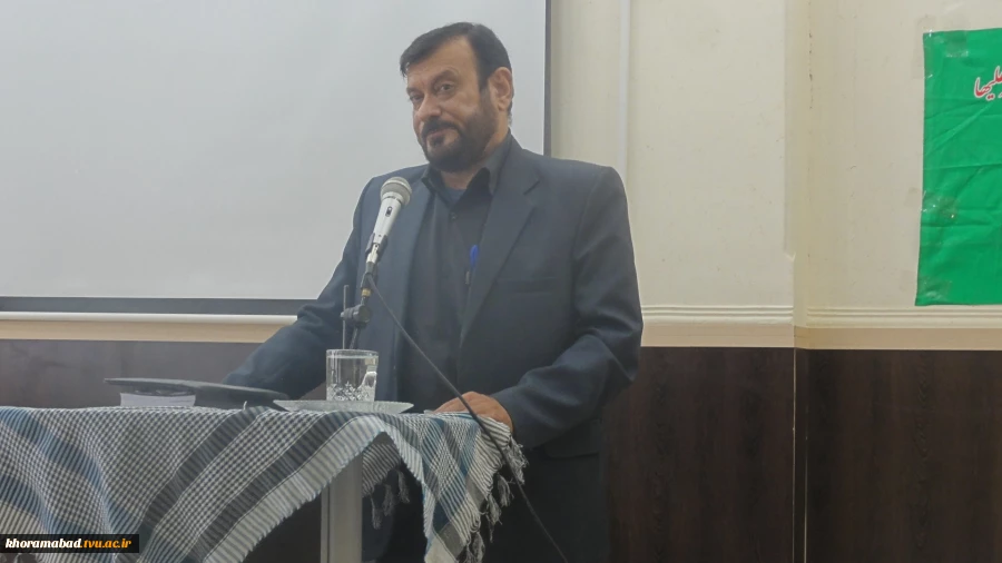 مراسم خاطره گویی و تجلیل از خانواده شهدا جانبازان و رزمندگان هشت سال دفاع مقدس در دانشکده فنی و حرفه ای دختران خرم آباد 11