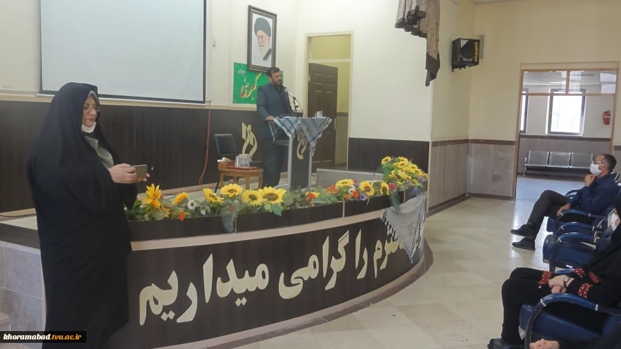 مراسم خاطره گویی و تجلیل از خانواده شهدا جانبازان و رزمندگان هشت سال دفاع مقدس در دانشکده فنی و حرفه ای دختران خرم آباد 17