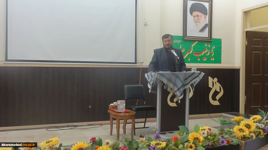 مراسم خاطره گویی و تجلیل از خانواده شهدا جانبازان و رزمندگان هشت سال دفاع مقدس در دانشکده فنی و حرفه ای دختران خرم آباد 20