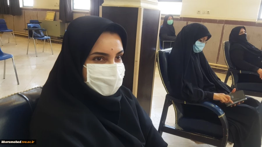 مراسم خاطره گویی فرماندهان 8 سال دفاع مقدس و تجلیل از خانواده شهدا جانبازان و رزمندگان هشت سال دفاع مقدس در دانشکده فنی و حرفه ای دختران خرم آباد 2