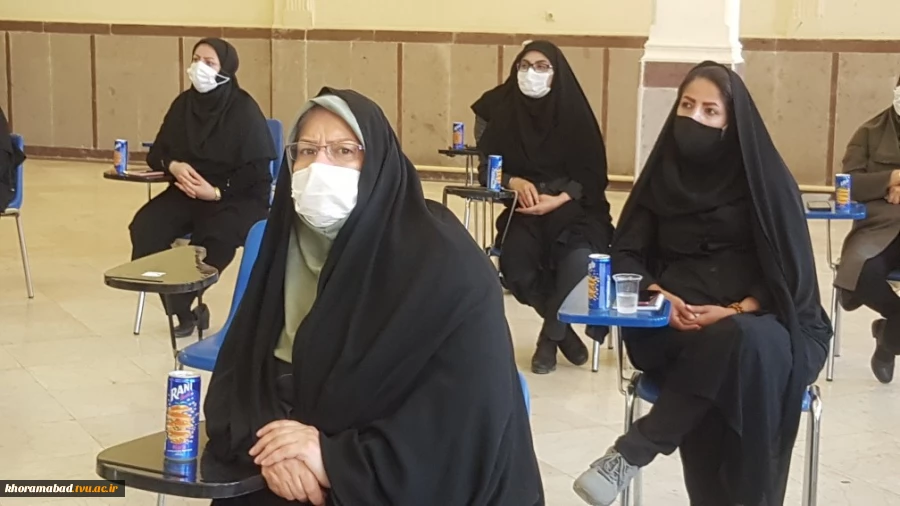 مراسم خاطره گویی فرماندهان 8 سال دفاع مقدس و تجلیل از خانواده شهدا جانبازان و رزمندگان هشت سال دفاع مقدس در دانشکده فنی و حرفه ای دختران خرم آباد 4