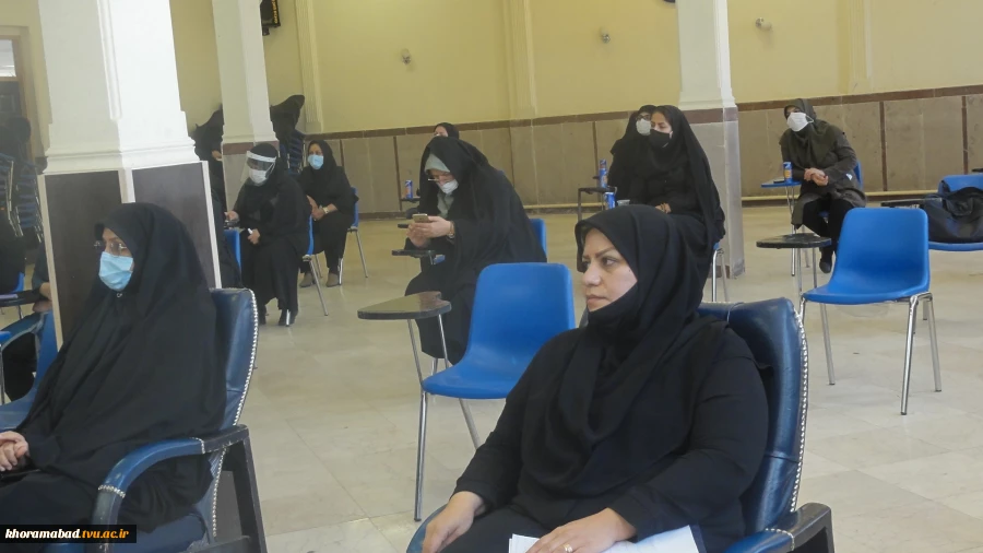 مراسم خاطره گویی فرماندهان 8 سال دفاع مقدس و تجلیل از خانواده شهدا جانبازان و رزمندگان هشت سال دفاع مقدس در دانشکده فنی و حرفه ای دختران خرم آباد 7