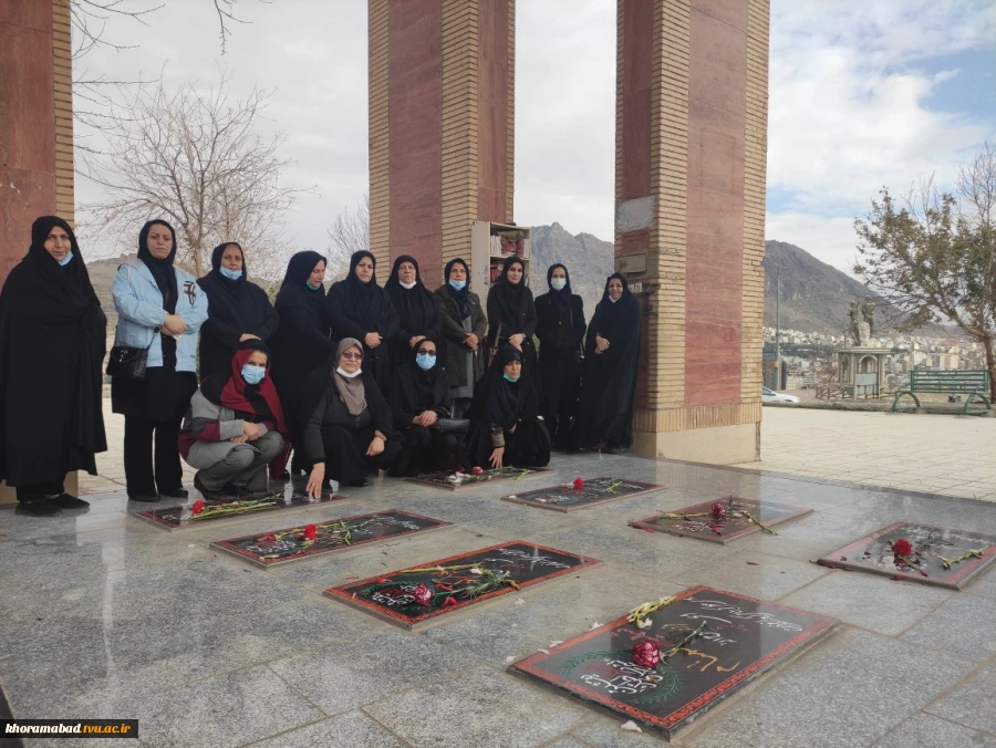 بازدید کارکنان دانشکده فنی دختران خرم آباد از تپه شهدای گمنام  3