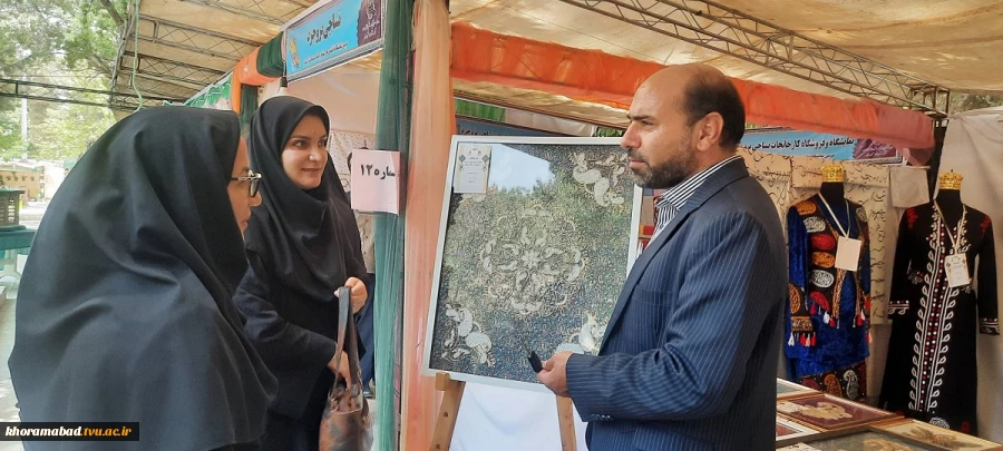 بازدید ریاست استان و خانم زارعیان از نمایشگاه توانمندی بانوان لرستانی 2