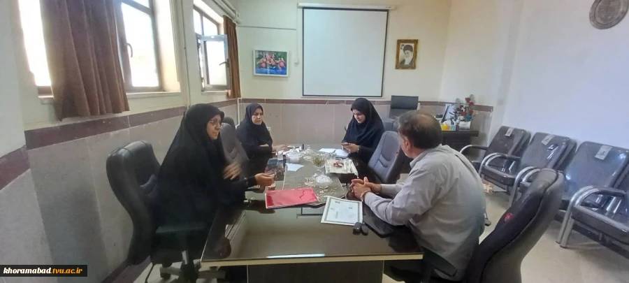 جلسه با جهاد کشاورزی جهت اخذ مجوز گلخانه کشت صیفی جات 3