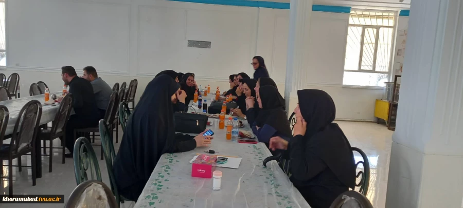 برگزاری مراسم روز کارمند در دانشکده فنی و حرفه ای دختران خرم آباد 3