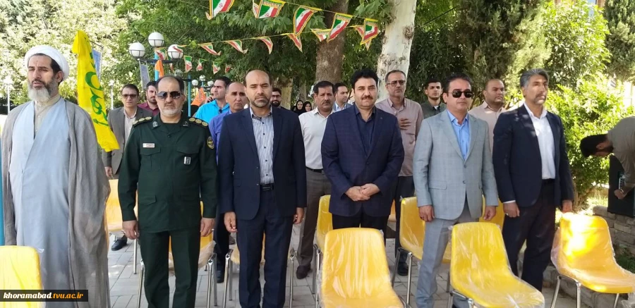 فرشید باقری ورزشکار قهرمان مدال ها و کمربند خود را به شهید گمنام اهدا کرد. 3