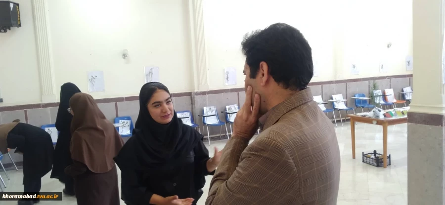 بازدید جناب آقای دکتر کیوان مرادی پور معاون آموزشی و پژوهشی دانشگاه فنی و حرفه ای استان لرستان از نمایشگاه دستاوردهای رشته تولید و بهره برداری از گیاهان دارویی 5