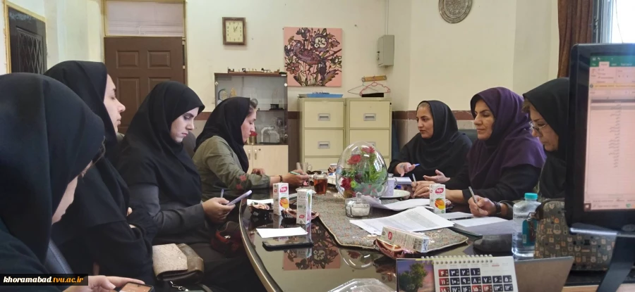 جلسه هم اندیشی گروه گرافیک 5
