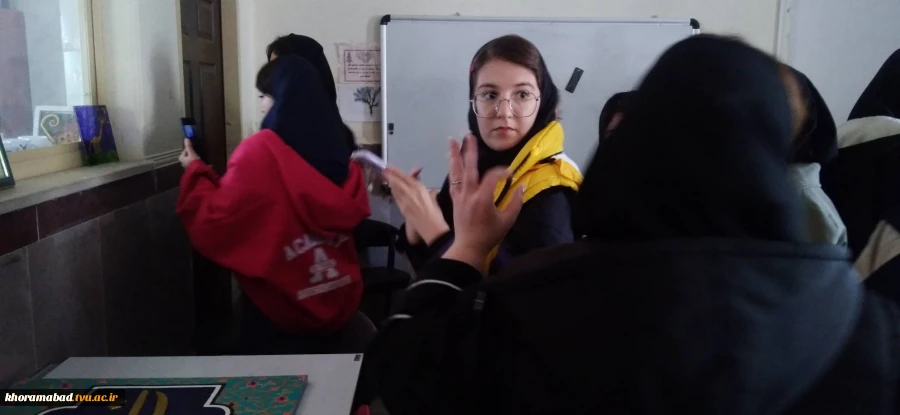 بازدید هنرستان های فنی و حرفه ای و کار و دانش شهرستان نورآباد از دانشکده ملی مهارت دختران خرم آباد 3