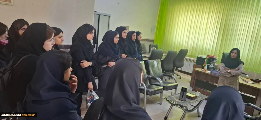 بازدید دانش آموزان و مسئولین رشته گرافیک هنرستان حدیث  از دانشکده به مناسبت هفته مشاغل 3