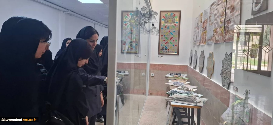 بازدید دانش آموزان و مسئولین رشته گرافیک هنرستان حدیث  از دانشکده به مناسبت هفته مشاغل 6