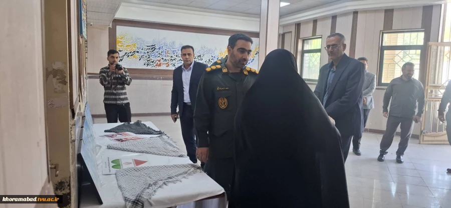بازدید سرهنگ کریمی از نمایشگاه عکس و یادواره دفاع مقدس 3