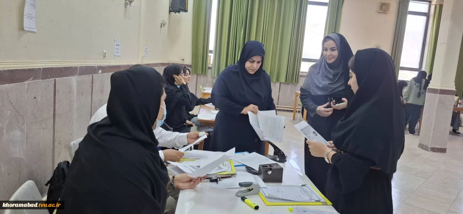 بازدید سرکارخانم میرسالاری رئیس دانشکده دختران خرم‌آباد از روند ثبت نام دانشجویان نو ورود 2