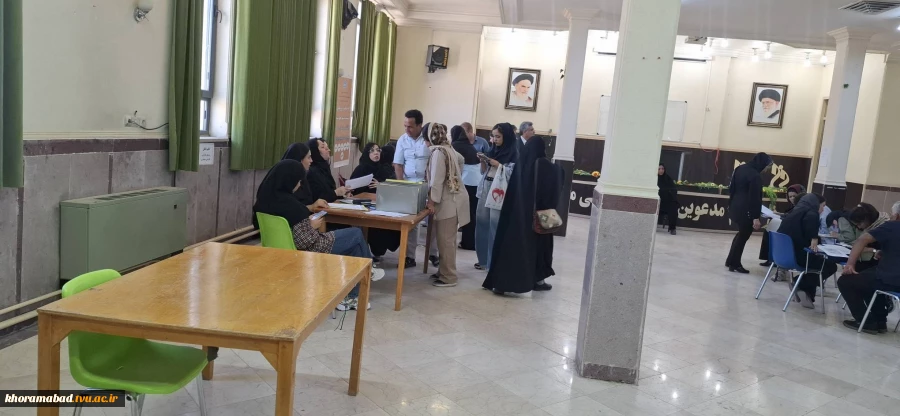 بازدید سرکارخانم میرسالاری رئیس دانشکده دختران خرم‌آباد از روند ثبت نام دانشجویان نو ورود 4