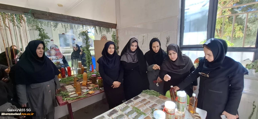 برگزاری بازارچه کارآفرینی رشته تولید و بهره برداری از گیاهان دارویی و معطر 3