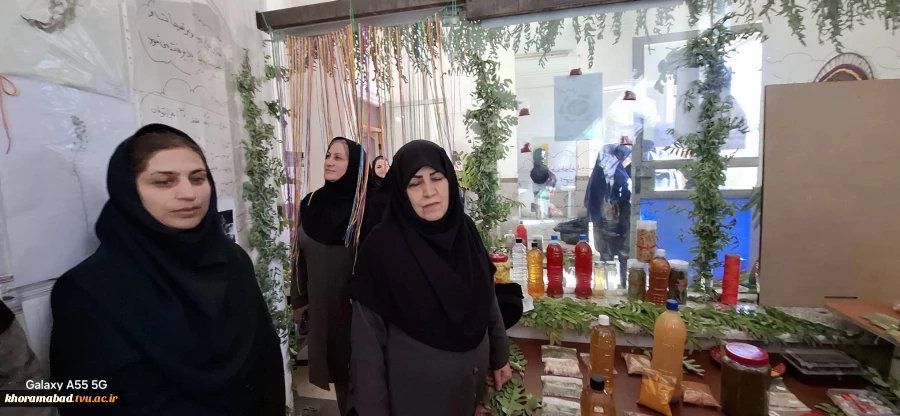 برگزاری بازارچه کارآفرینی رشته تولید و بهره برداری از گیاهان دارویی و معطر 6