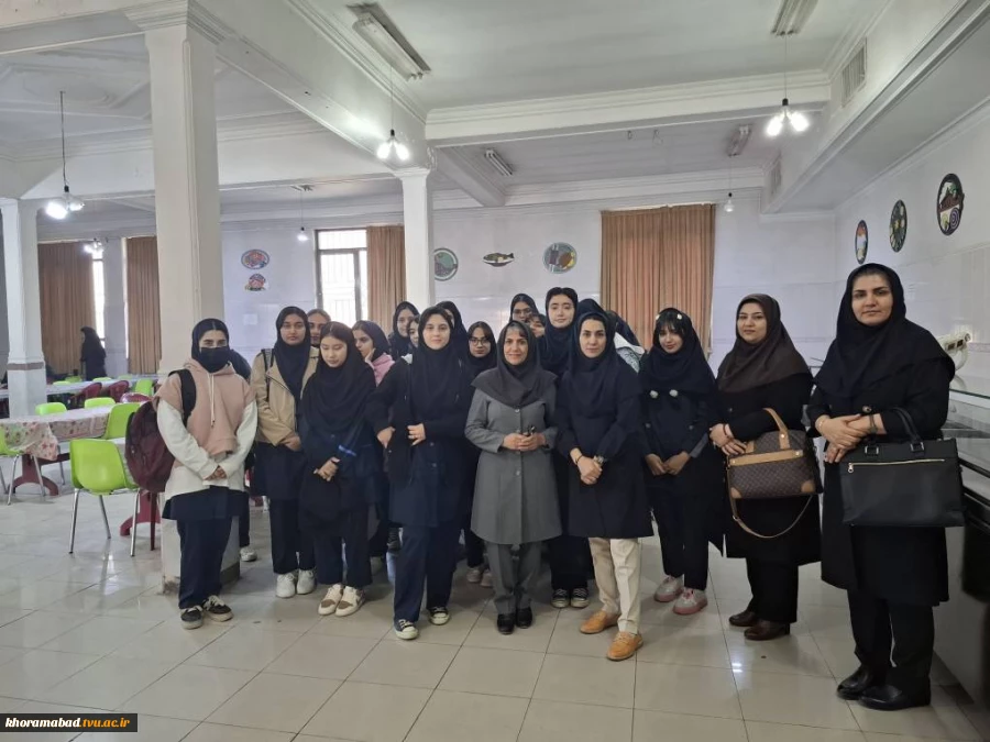 بازدید دانش آموزان هنرستان حدیث از دانشکده ملی مهارت دختران خرم آباد 3