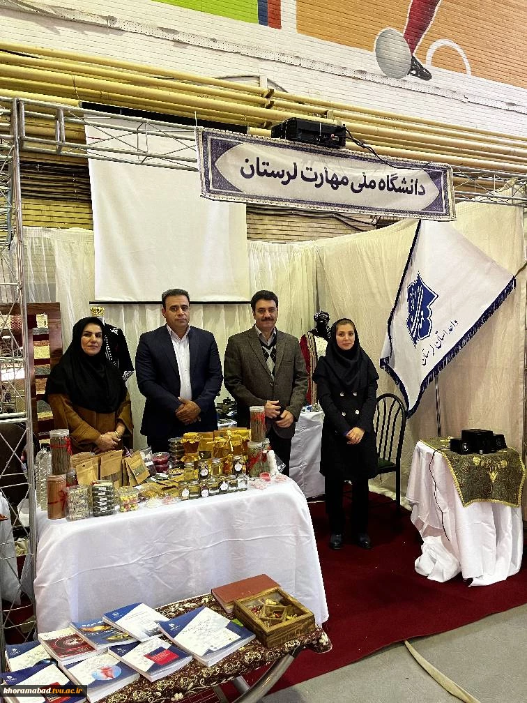 بازدید ریاست و معاونت دانشجویی و فرهنگی دانشگاه ملی مهارت استان لرستان از نمایشگاه هفته پژوهش 5