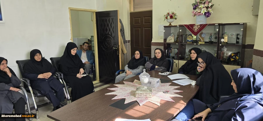 اولین جلسه کار گروه کمیته بحران دانشکده ملی مهارت دختران خرم آباد 4