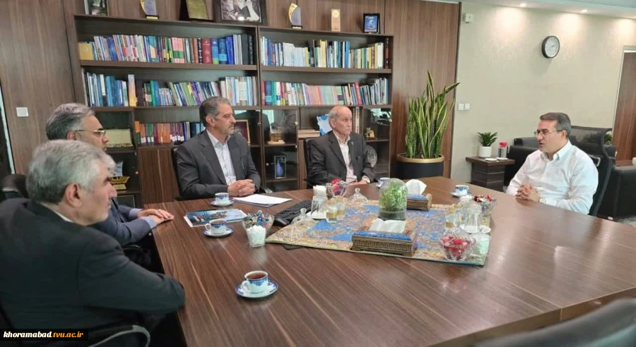 به منظور پیگیری نامه رؤسای سه دانشگاه پهنه گستر کشور، با موضوع افزایش حقوق کارمندان دانشگاه‌ها صورت گرفت 4