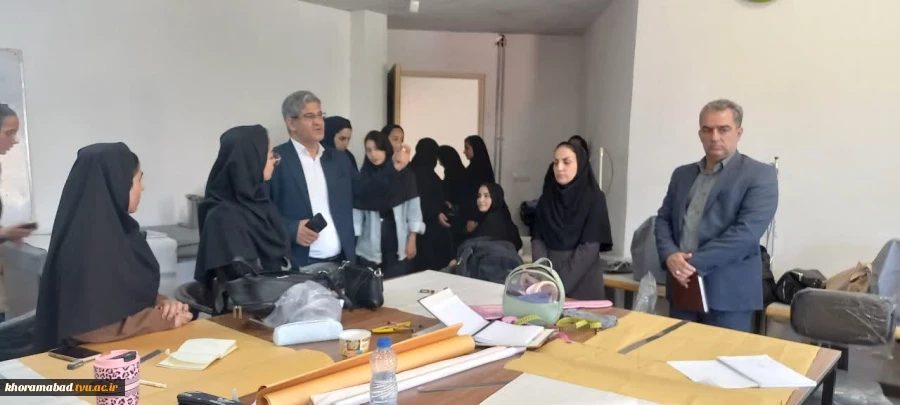 بازدید مسئولین سازمان فنی و حرفه ای از آموزشکده ملی مهارت دختران خرم آباد 2